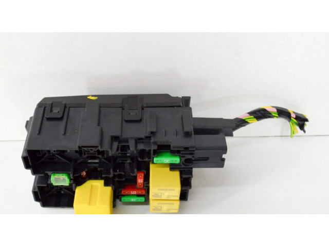 Блок предохранителей 9812661980, A006C801 Peugeot 208