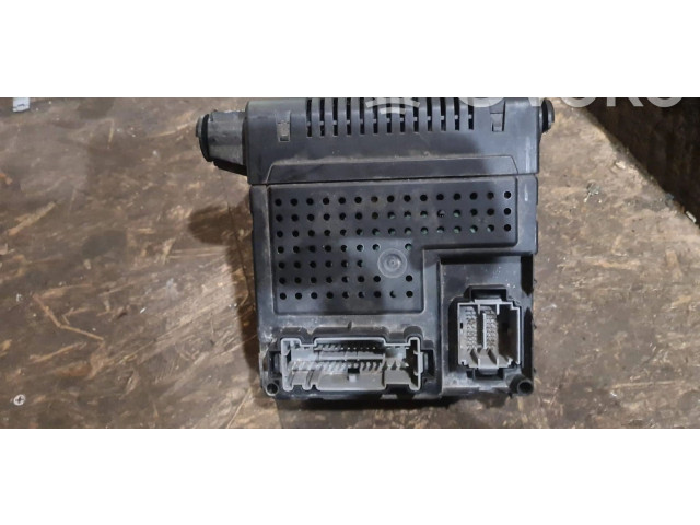 Блок управления двигателя 30682981   Volvo S80