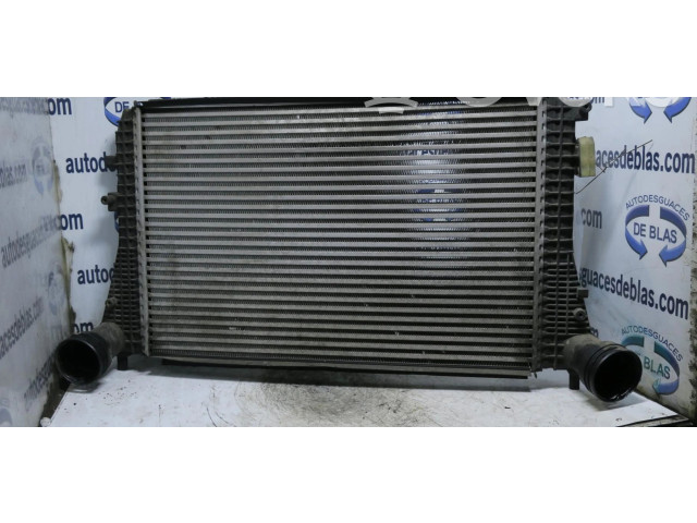 Радиатор интеркулера    Volkswagen Golf VI      