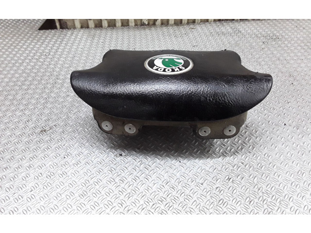 Подушка безопасности водителя 1U0880201K   Skoda Octavia Mk1 (1U)