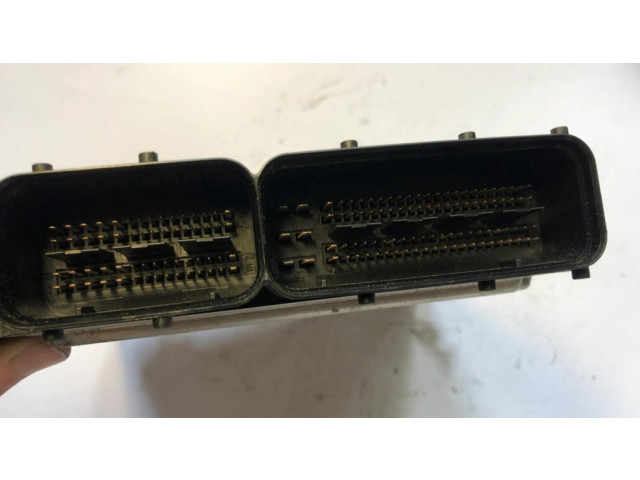 Блок управления двигателя 03G906016DJ, 0281011883 Skoda Octavia Mk2 (1Z)
