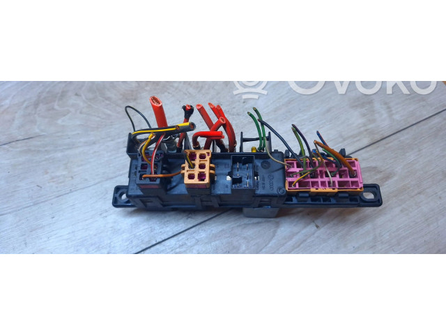 Блок предохранителей  8l0941822a   Audi A3 S3 8L    