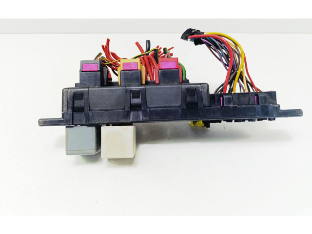 Блок предохранителей 8L0941822A   Skoda Superb B5 (3U)    