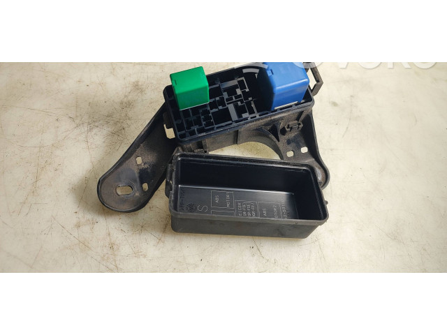 Блок предохранителей 8266253110, 8826321010 Lexus IS 220D-250-350