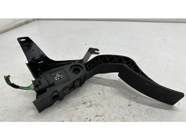 Педаль акселератора