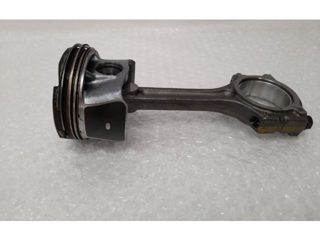  Поршень с шатуном    Renault Clio III  