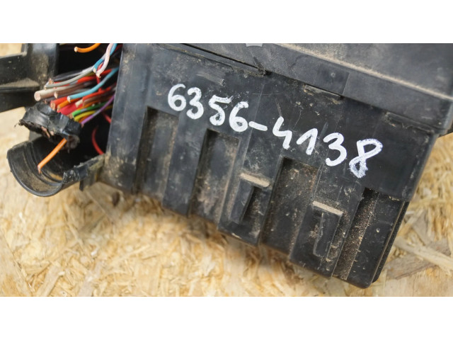 Pojistková skříňka 63564138 Nissan Navara D40 2008