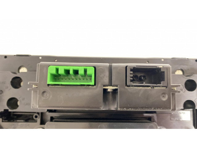 Радио/ проигрыватель CD/DVD / навигация