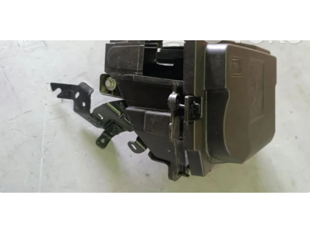 Блок предохранителей 284B0708R   Renault Clio II    