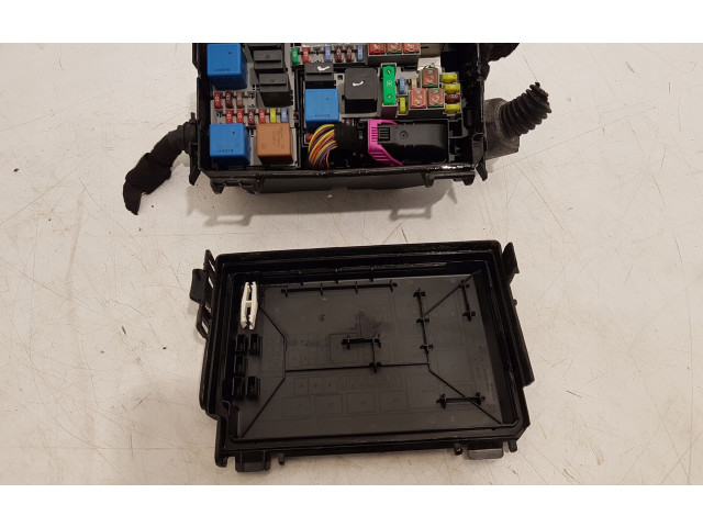 Блок предохранителей     Opel Meriva B    