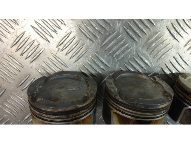  Поршень B48 7620971  BMW X3 G01 для бензинового двигателя 2.0