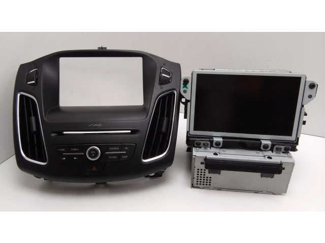 Радио/ проигрыватель CD/DVD / навигация