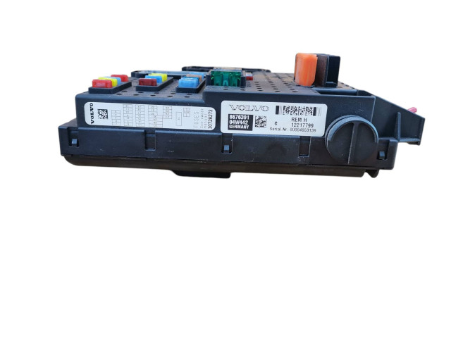 Блок предохранителей 8676391, 12217799   Volvo XC90    