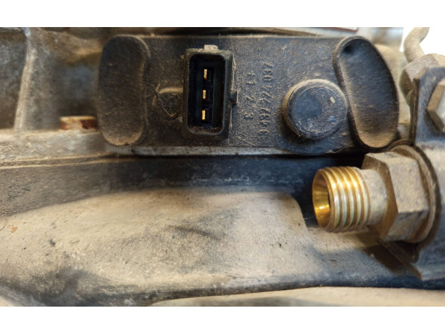 Топливная рампа 054133353A, 0438121085   Audi 80 90 S2 B4  