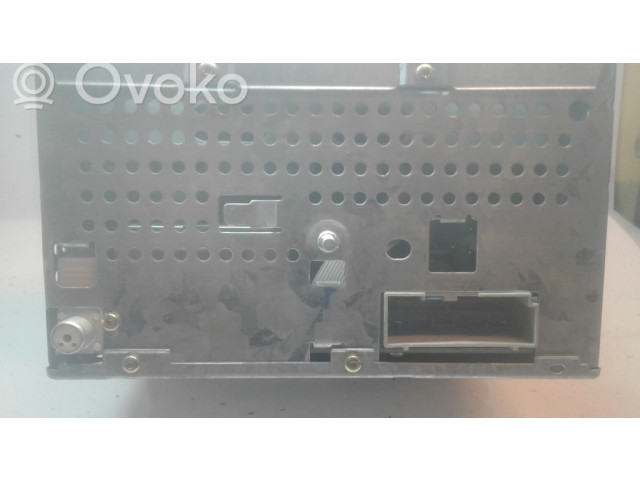 Радио/ проигрыватель CD/DVD / навигация