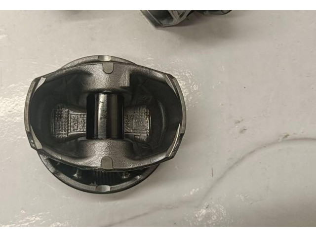  Поршень    Jaguar F-Pace  