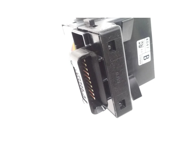 Ручка стеклоочистителей KD4717F899 Mazda 3 III