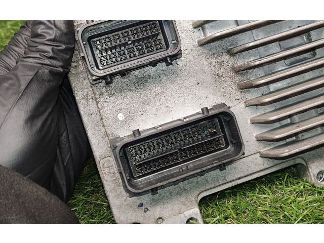 Блок управления двигателем Блок управления 12639891, 12636386 Opel Meriva B