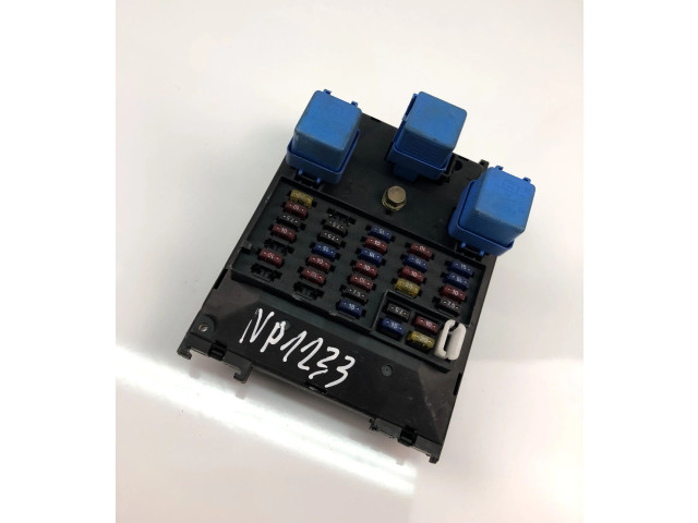 Блок предохранителей 243505W000J Nissan Pathfinder R50