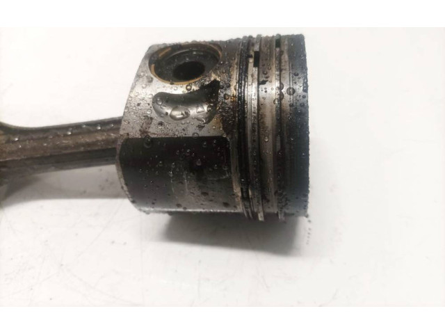  Поршень с шатуном    Audi A3 S3 8L  