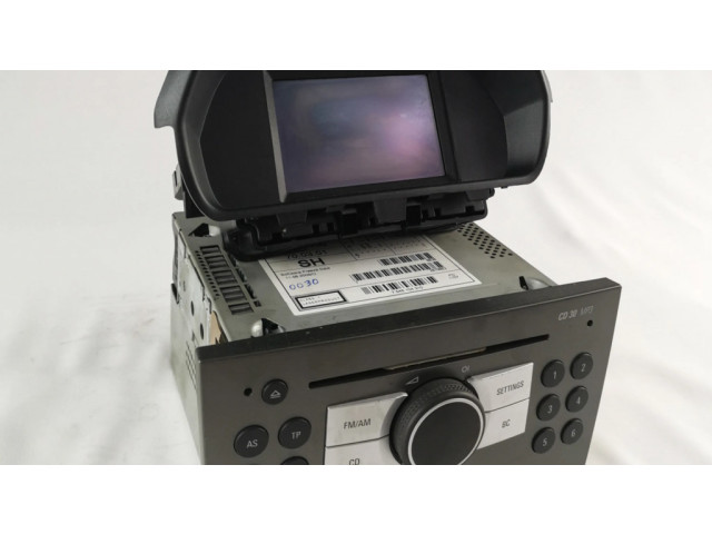 Радио/ проигрыватель CD/DVD / навигация