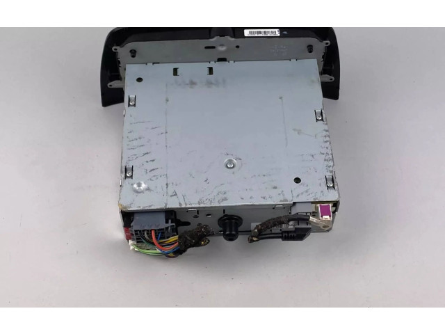 Радио/ проигрыватель CD/DVD / навигация