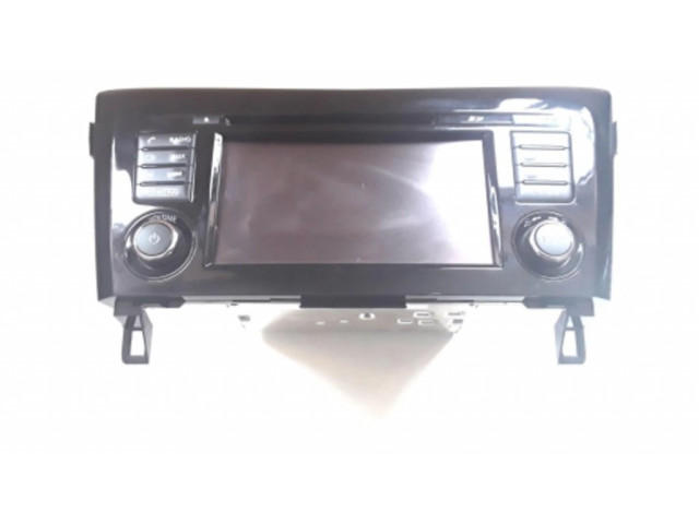 Радио/ проигрыватель CD/DVD / навигация