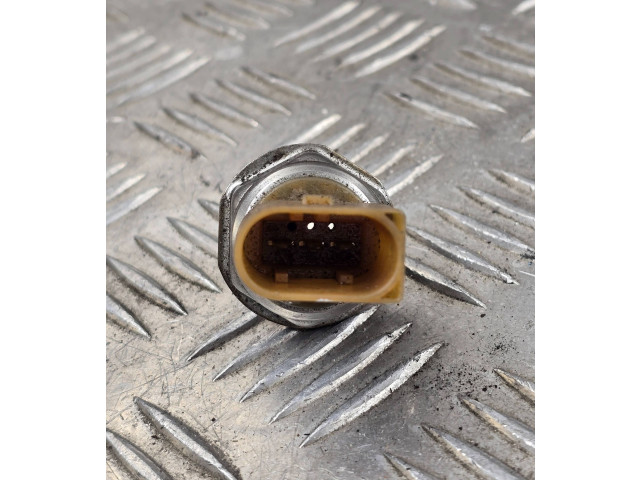 Vstřikovací lišta 03N906054C Audi A8 S8 D5 CZA