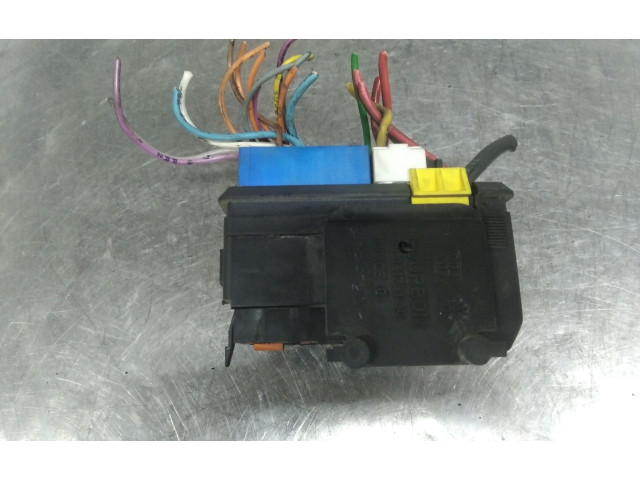 Блок предохранителей 9608173180   Peugeot 406    