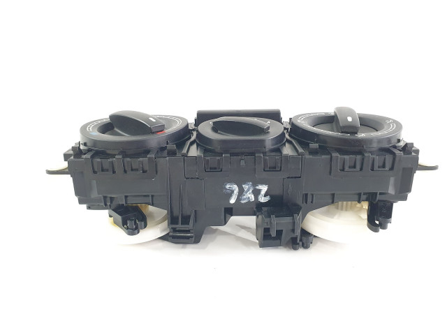 Блок управления климат-контролем 69747020   Volkswagen Transporter  Caravelle T5