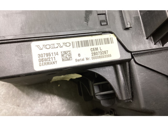 Блок предохранителей 30795114, 28073267   Volvo V70    