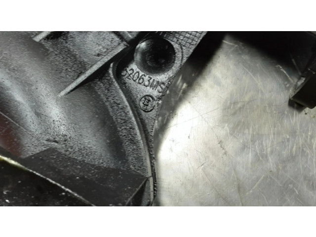 Другая деталь отсека двигателя