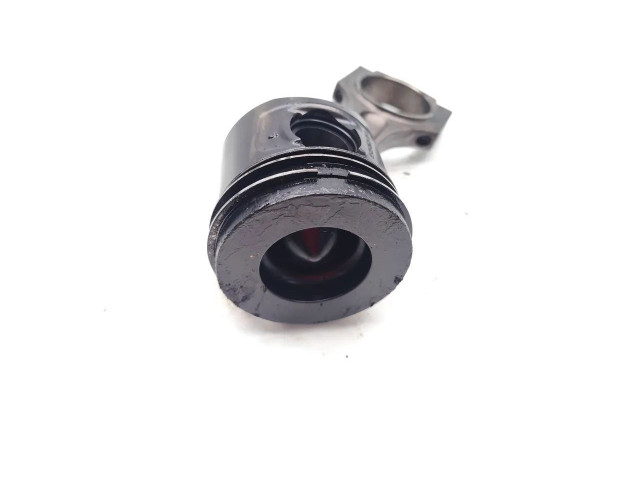 Píst BMW 1 E81 E87 pro naftový motor 2.0