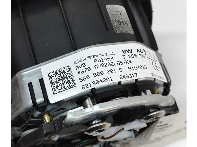 Подушка безопасности водителя 5G0880201S Volkswagen Golf VII