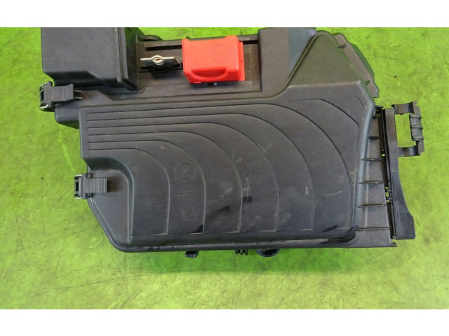   Pojistková skříňka    Infiniti Q30 2018