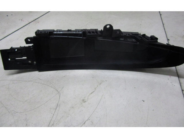 Дисплей    BDG7611J0   Mazda 3 II