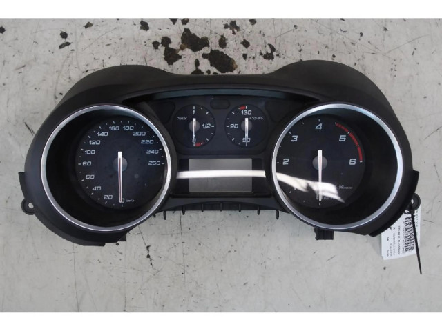 Přístrojová deska Alfa Romeo Giulia 2010