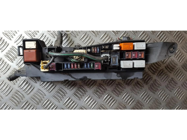 Pojistková skříňka Toyota Corolla E120 E130 2002