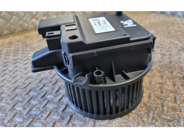 Вентилятор печки 4M1820021A Audi Q5 SQ5