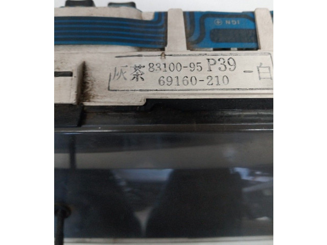 Přístrojová deska Toyota Hiace (H50, H60, H70) 1982 8310095P39, 69160-210