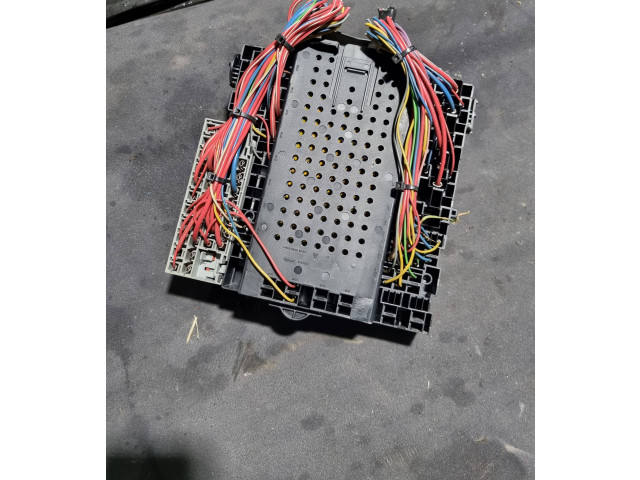 Блок предохранителей  9162316   Volvo V70    