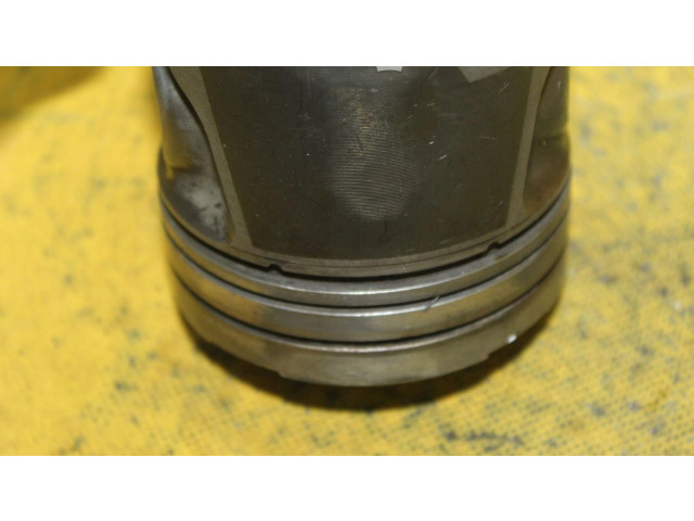 Поршень с шатуном Volvo S60