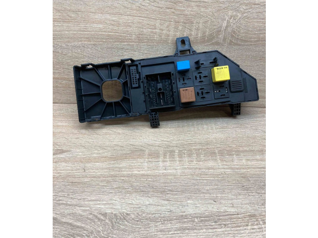 Pojistková skříňka 13223678, 518897004 Opel Vectra C 2002