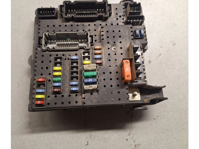 Блок предохранителей 8676391, 12217799   Volvo V70    