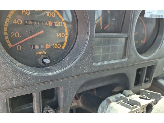 Přístrojová deska Mitsubishi Pajero 1990