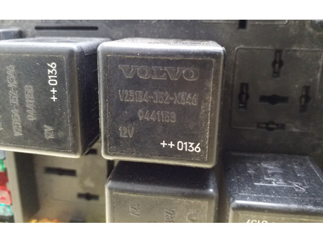 Блок предохранителей 518323324, 8637841   Volvo S60    