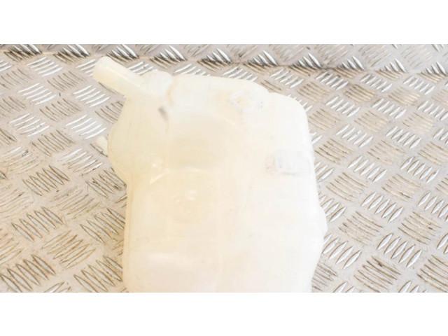 Расширительный бачок охлаждающей жидкости