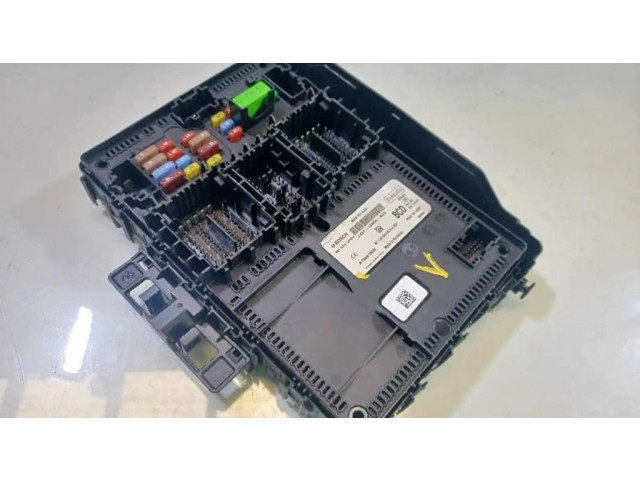 Блок предохранителей 2410953, JX6T15604BCD   Ford Focus    