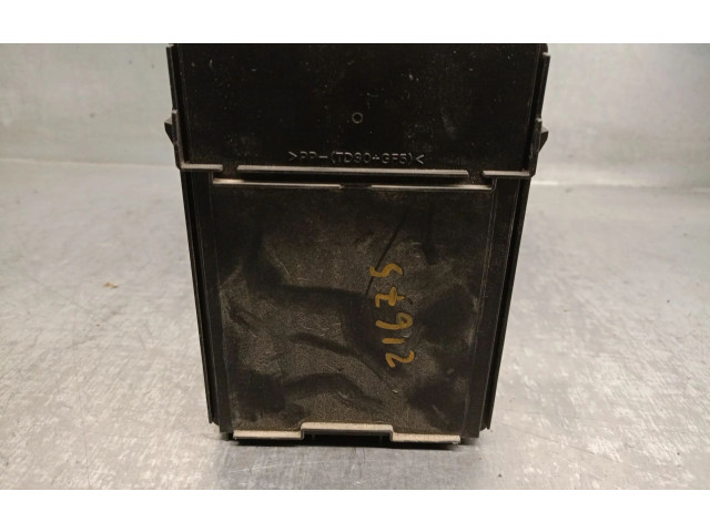 Pojistková skříňka Řídící jednotka BSM 284B71HR0C Nissan Micra C+C 2013