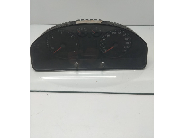 Přístrojová deska Volkswagen Transporter - Caravelle T5 2005 88311346